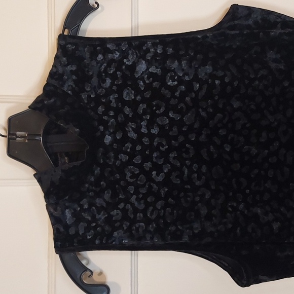 525 America Mock Neck Velvet Top - Picture 4 of 13